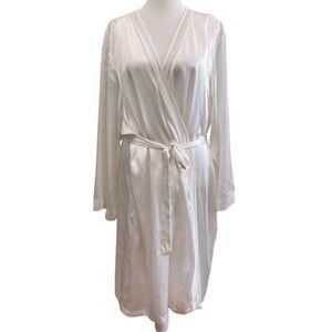 Elegant White Women's Robe Oscar de la renta vintage